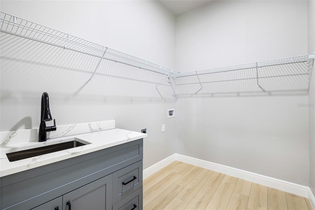 For Sale: $425,000 (3 beds, 2 baths, 1783 Square Feet)