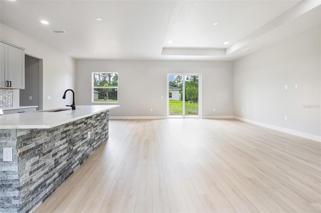 For Sale: $425,000 (3 beds, 2 baths, 1783 Square Feet)