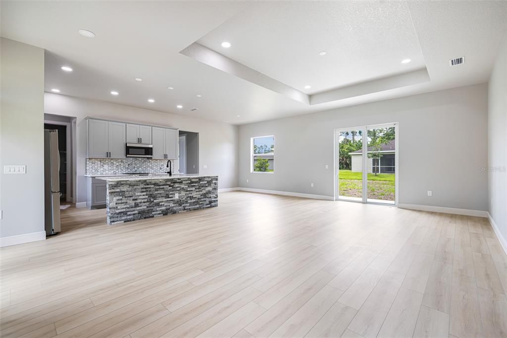 For Sale: $425,000 (3 beds, 2 baths, 1783 Square Feet)
