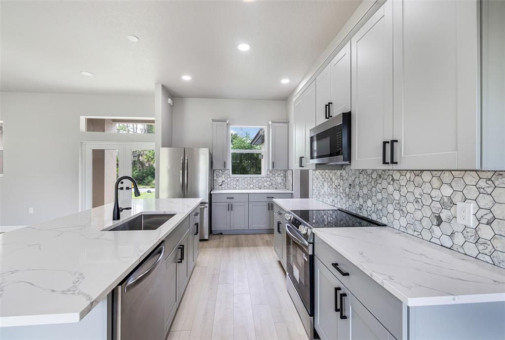 For Sale: $425,000 (3 beds, 2 baths, 1783 Square Feet)
