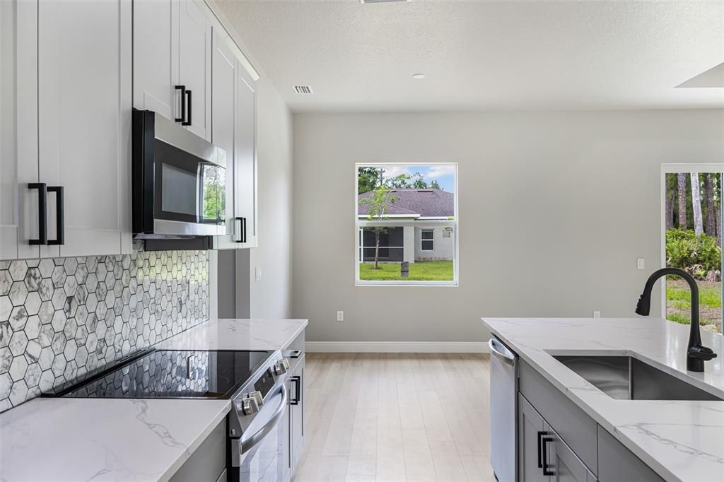 For Sale: $425,000 (3 beds, 2 baths, 1783 Square Feet)