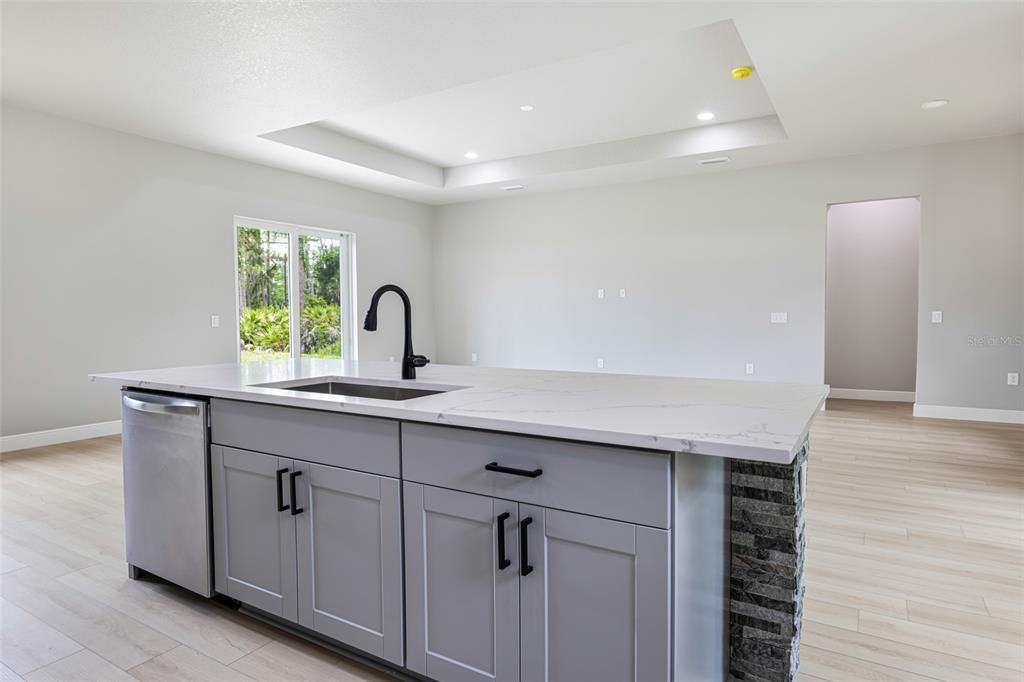 For Sale: $425,000 (3 beds, 2 baths, 1783 Square Feet)