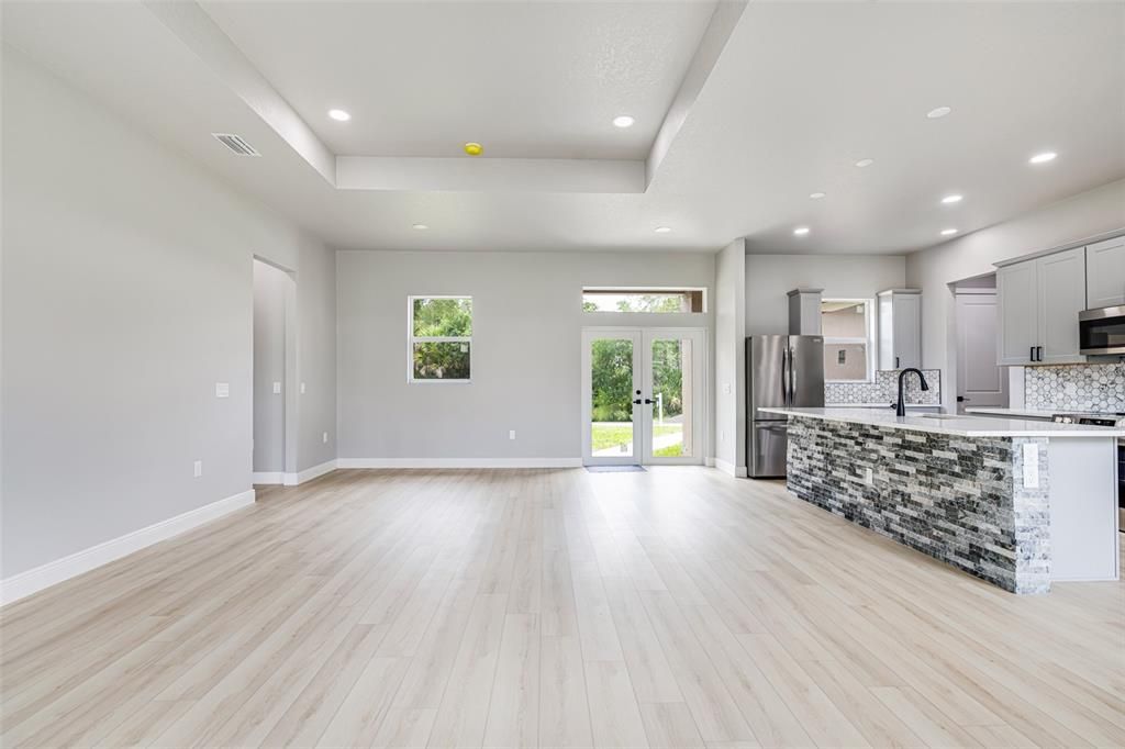 For Sale: $425,000 (3 beds, 2 baths, 1783 Square Feet)