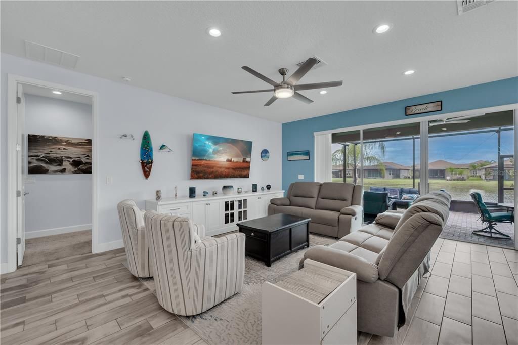 For Sale: $449,500 (3 beds, 3 baths, 1954 Square Feet)