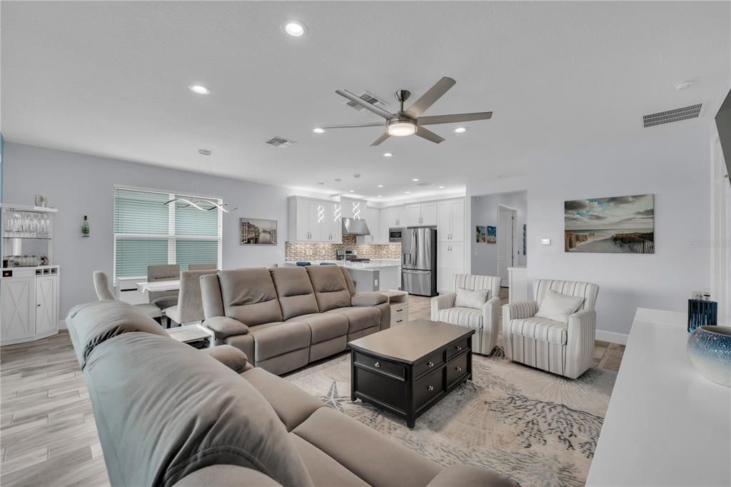 For Sale: $449,500 (3 beds, 3 baths, 1954 Square Feet)