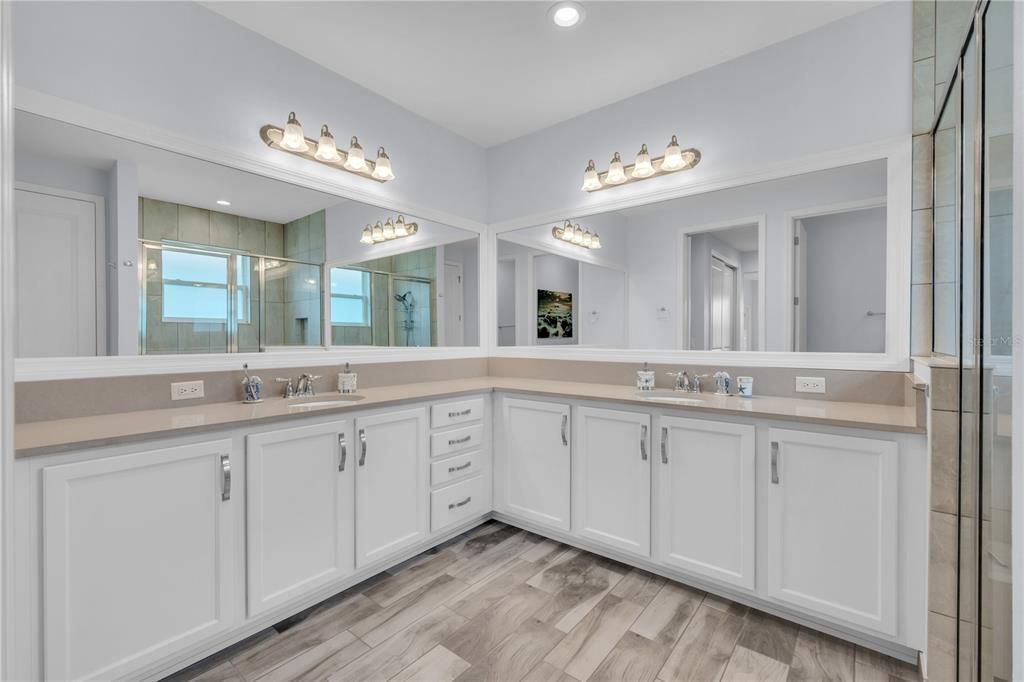 For Sale: $449,500 (3 beds, 3 baths, 1954 Square Feet)