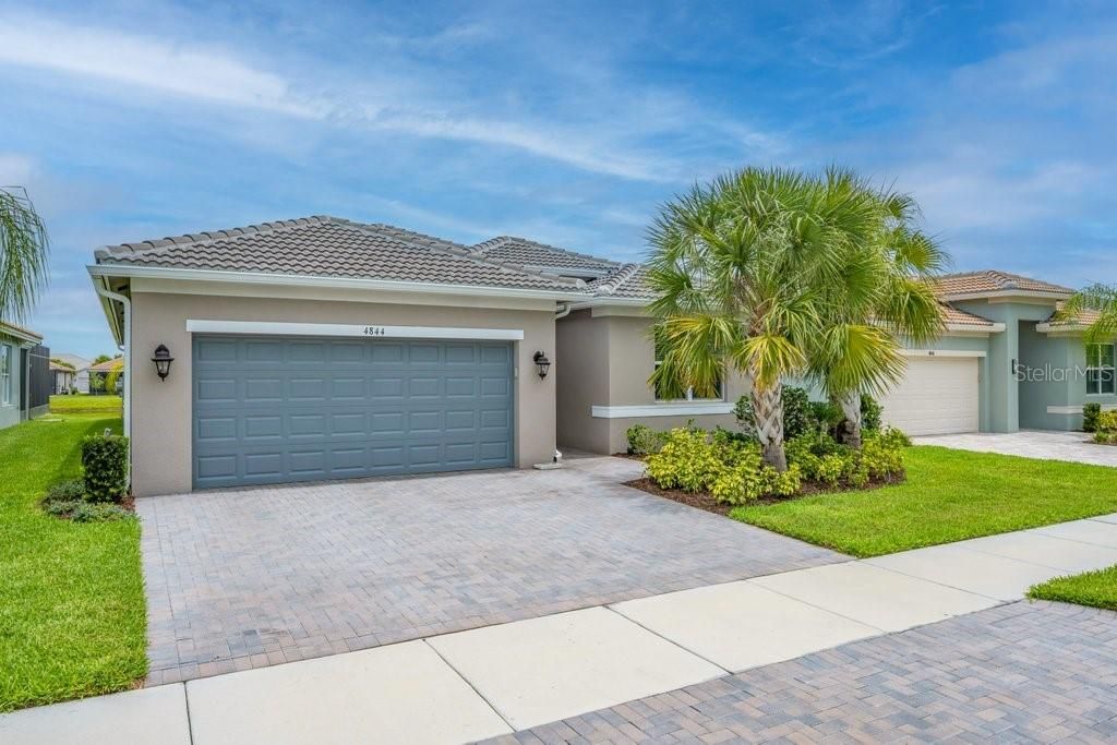 For Sale: $449,500 (3 beds, 3 baths, 1954 Square Feet)