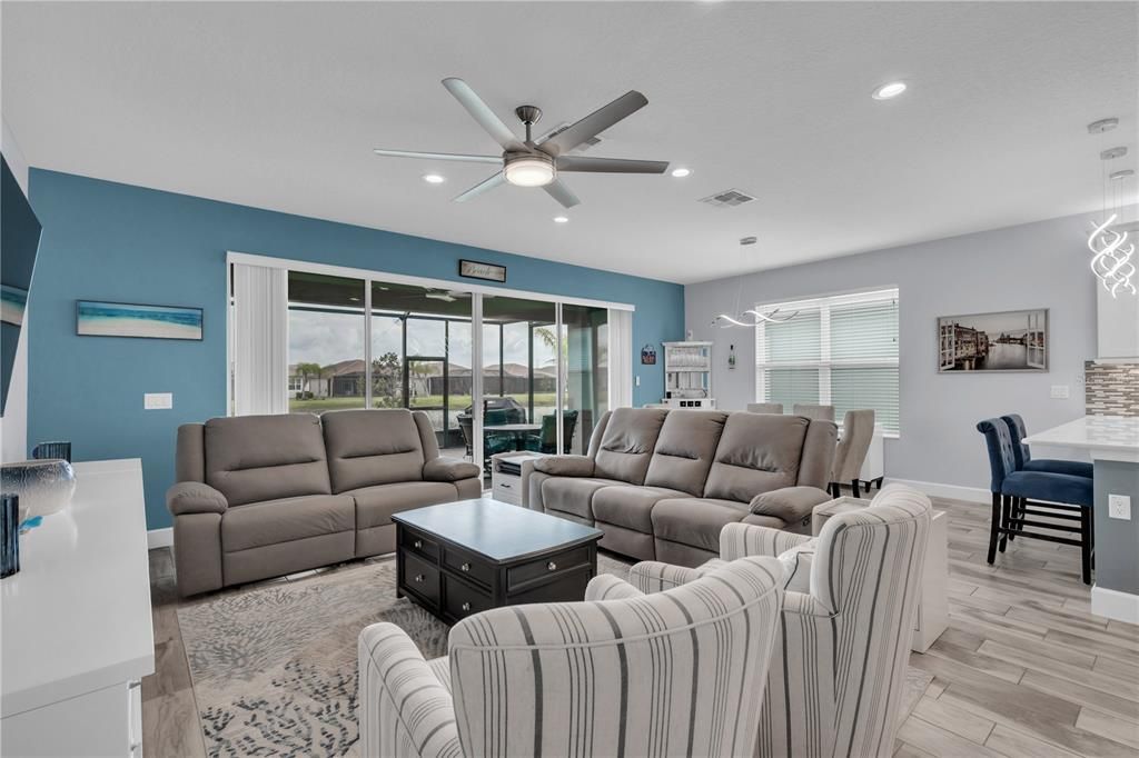 For Sale: $449,500 (3 beds, 3 baths, 1954 Square Feet)