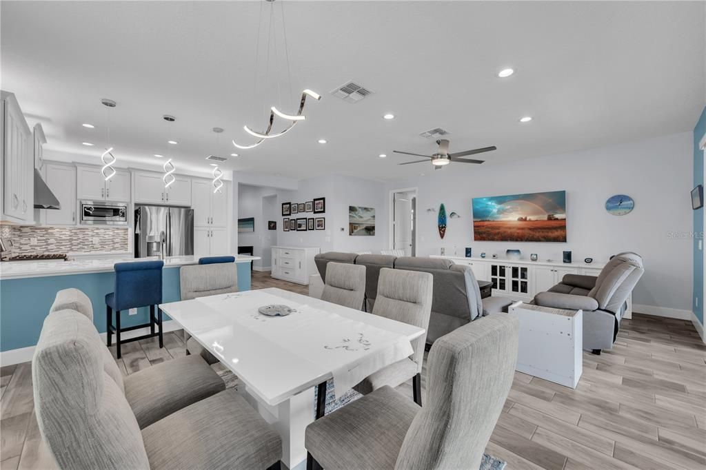 For Sale: $449,500 (3 beds, 3 baths, 1954 Square Feet)