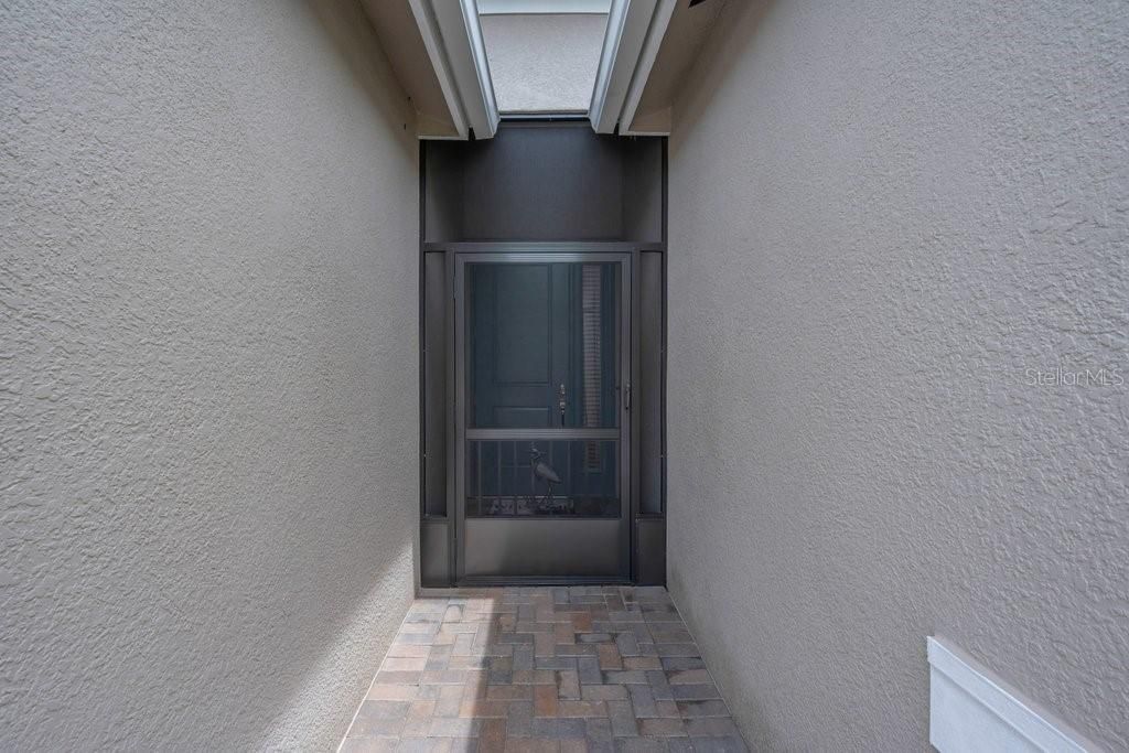 For Sale: $449,500 (3 beds, 3 baths, 1954 Square Feet)