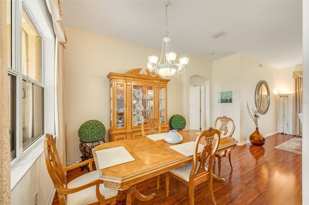На продажу: $549,999 (4 спален, 2 ванн, 2273 Квадратных фут)