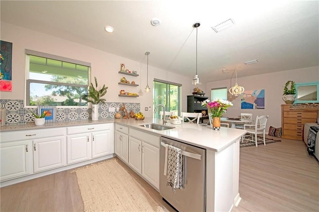 For Sale: $594,500 (3 beds, 2 baths, 2294 Square Feet)