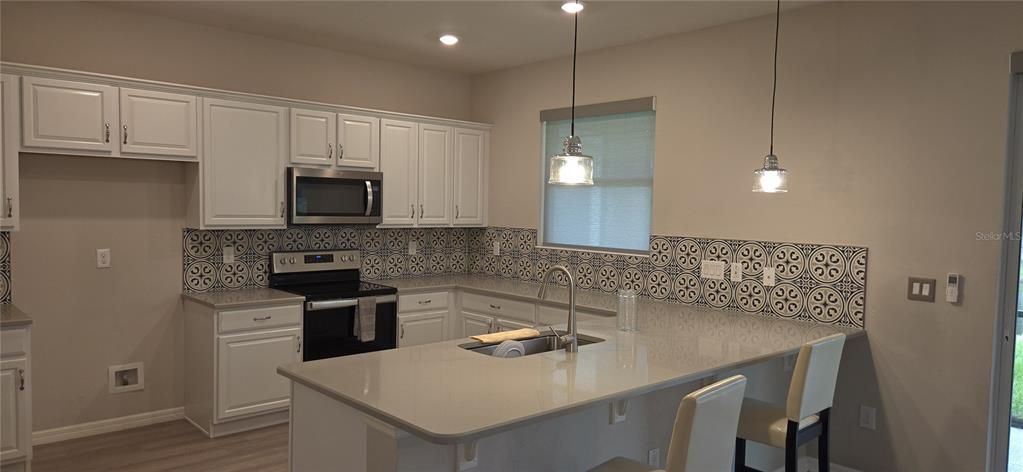 For Sale: $594,500 (3 beds, 2 baths, 2294 Square Feet)