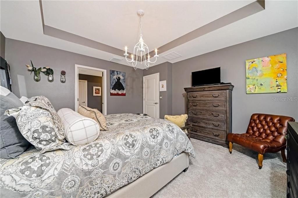 For Sale: $594,500 (3 beds, 2 baths, 2294 Square Feet)