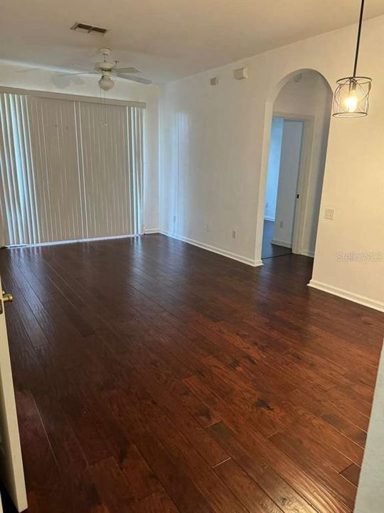 For Rent: $2,100 (3 beds, 2 baths, 1276 Square Feet)