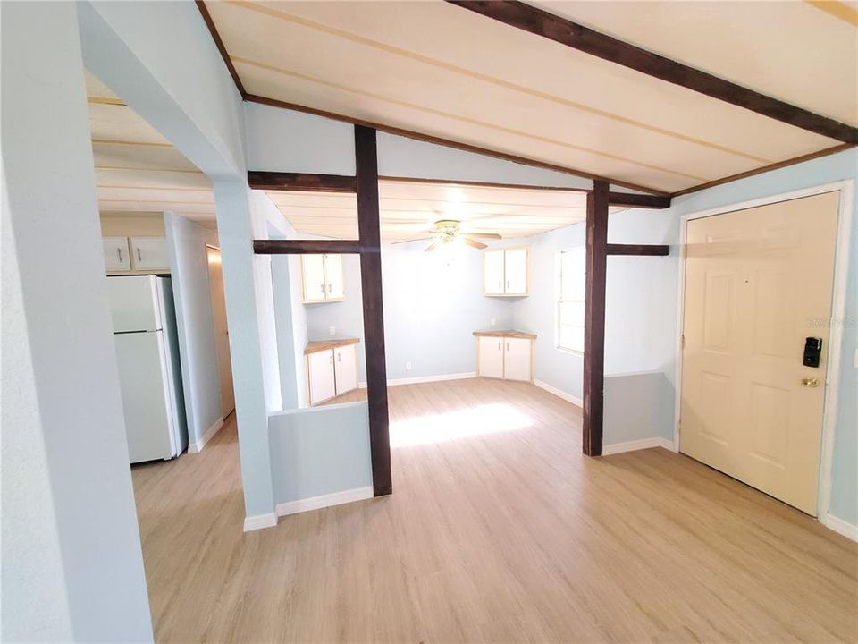For Sale: $163,000 (3 beds, 2 baths, 1344 Square Feet)