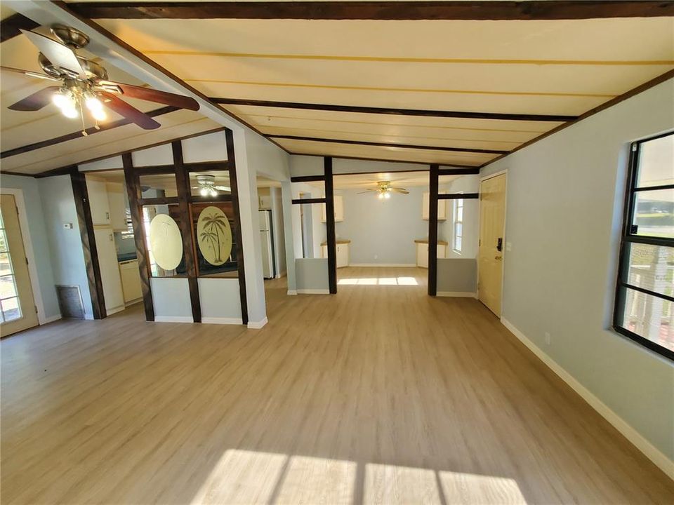 For Sale: $163,000 (3 beds, 2 baths, 1344 Square Feet)