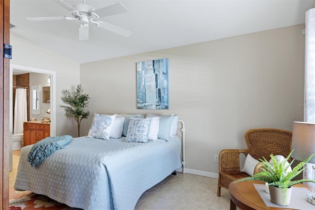 Active With Contract: $375,000 (2 beds, 2 baths, 1385 Square Feet)