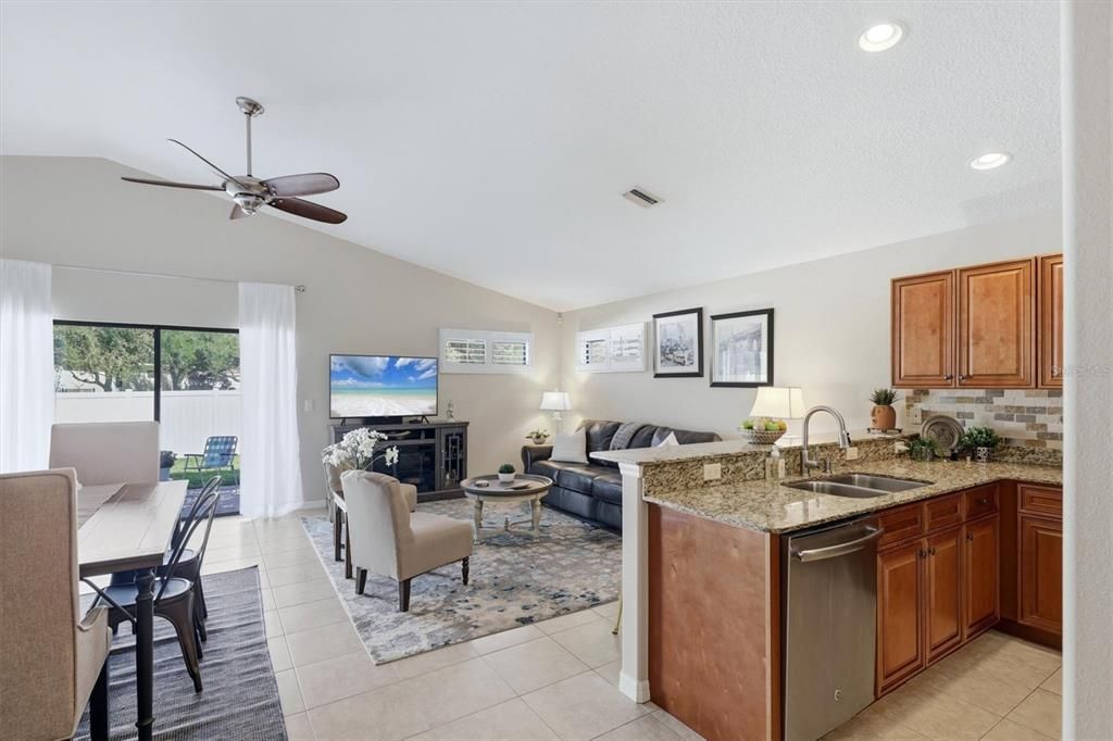 Active With Contract: $375,000 (2 beds, 2 baths, 1385 Square Feet)