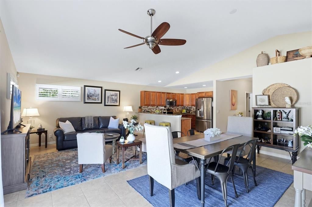 Active With Contract: $375,000 (2 beds, 2 baths, 1385 Square Feet)