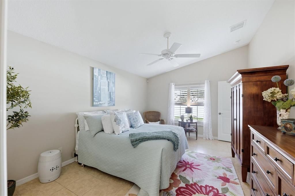 Active With Contract: $375,000 (2 beds, 2 baths, 1385 Square Feet)