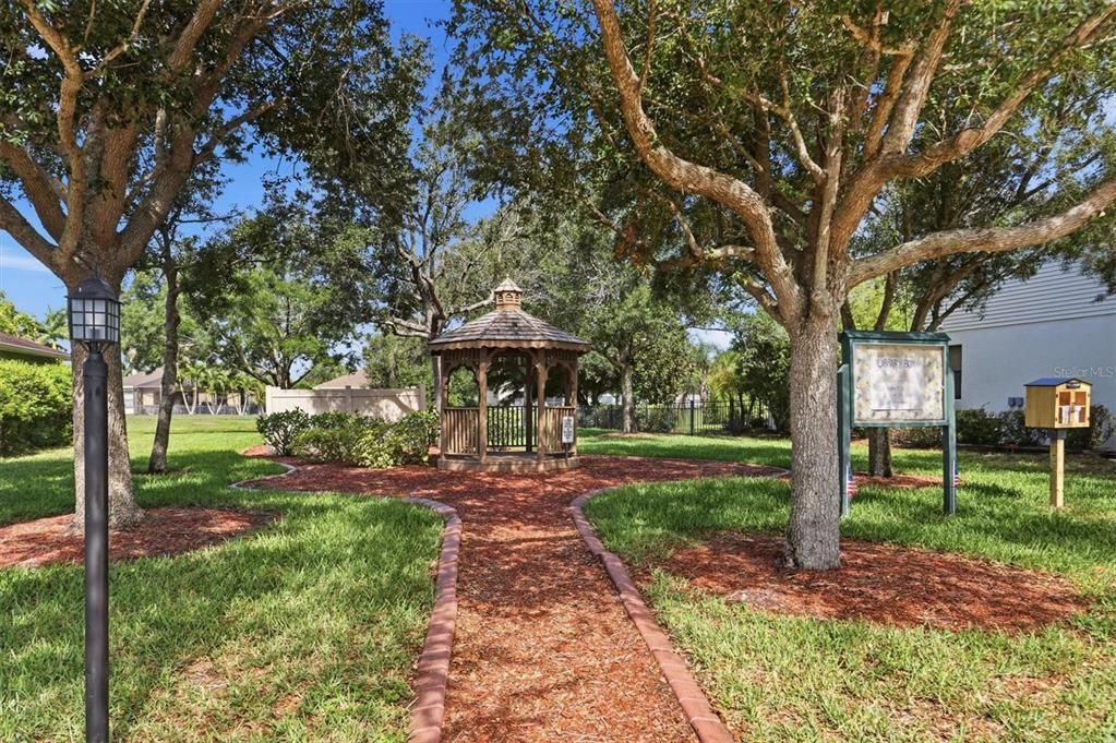 Active With Contract: $375,000 (2 beds, 2 baths, 1385 Square Feet)
