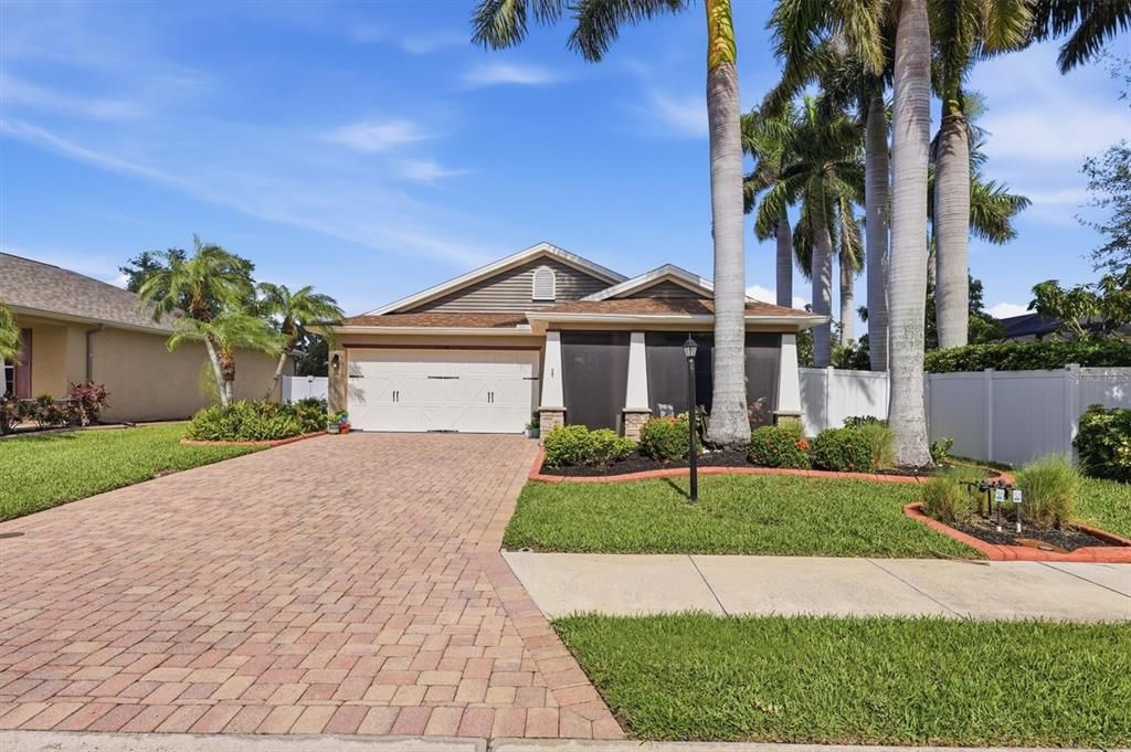 Active With Contract: $375,000 (2 beds, 2 baths, 1385 Square Feet)
