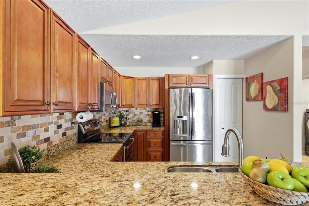 Active With Contract: $375,000 (2 beds, 2 baths, 1385 Square Feet)
