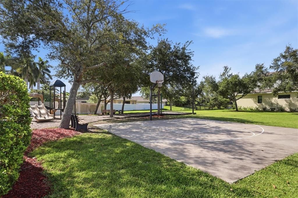 Active With Contract: $375,000 (2 beds, 2 baths, 1385 Square Feet)