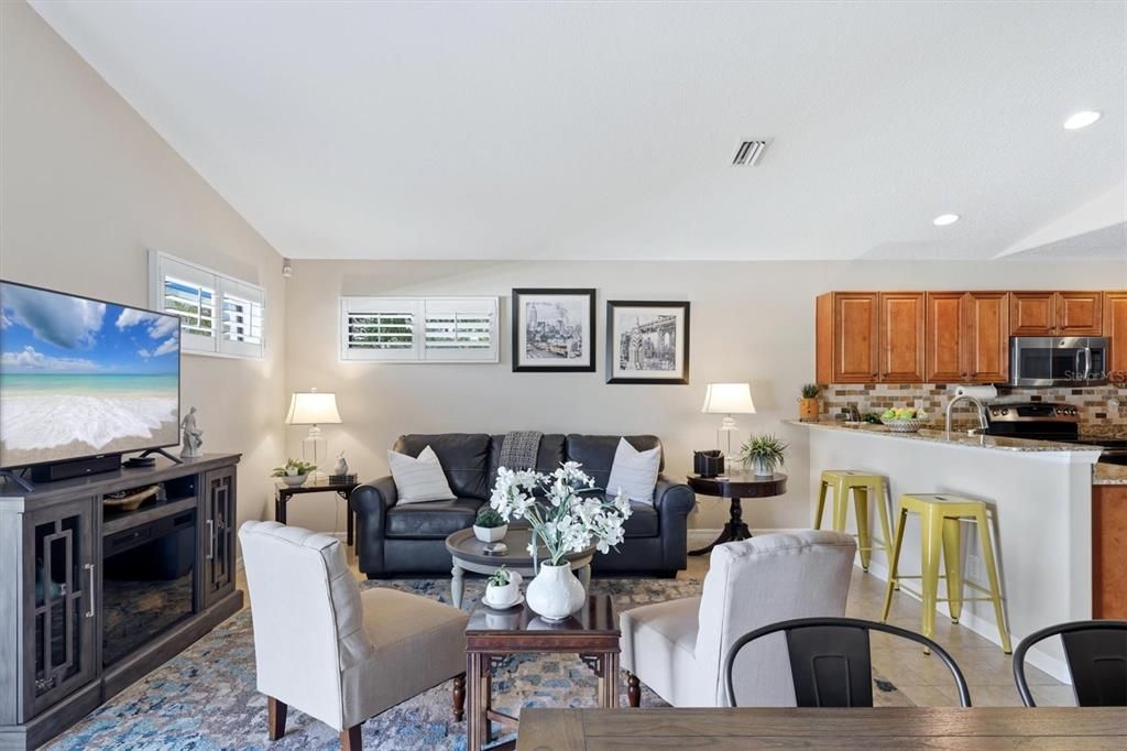 Active With Contract: $375,000 (2 beds, 2 baths, 1385 Square Feet)