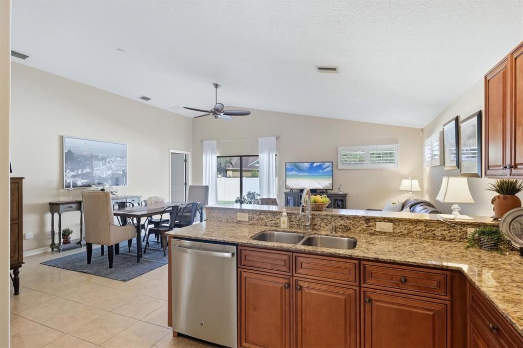 Active With Contract: $375,000 (2 beds, 2 baths, 1385 Square Feet)