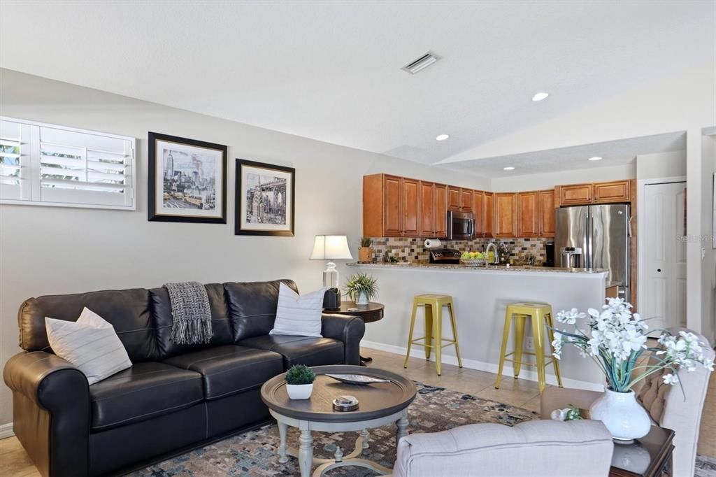 Active With Contract: $375,000 (2 beds, 2 baths, 1385 Square Feet)