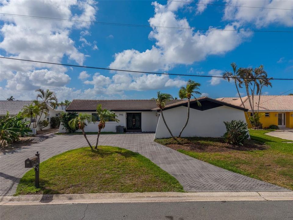 Recientemente alquilado: $6,500 (3 camas, 3 baños, 2192 Pies cuadrados)