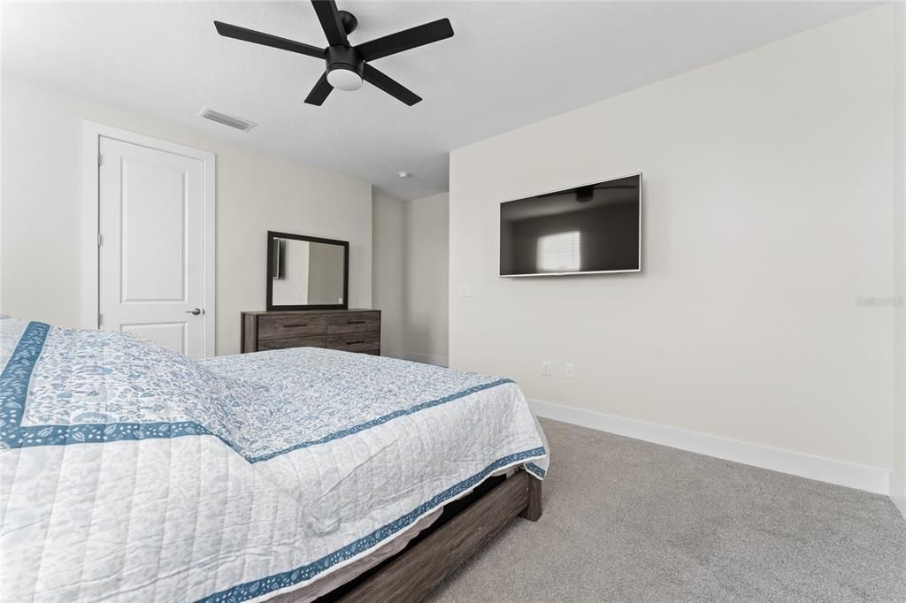 For Rent: $3,200 (3 beds, 2 baths, 1964 Square Feet)