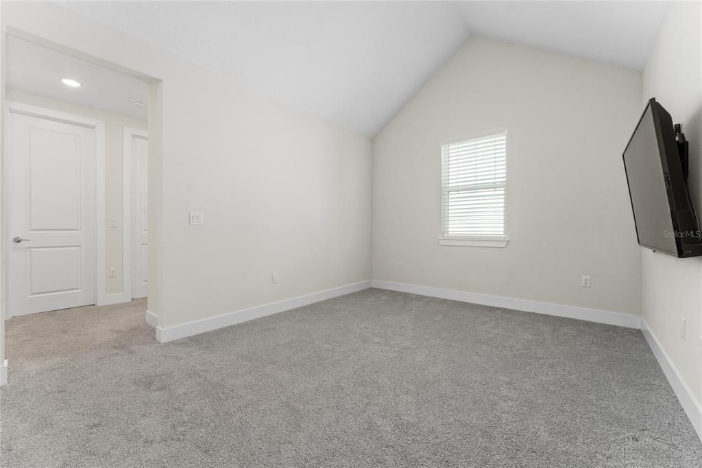 For Rent: $3,200 (3 beds, 2 baths, 1964 Square Feet)
