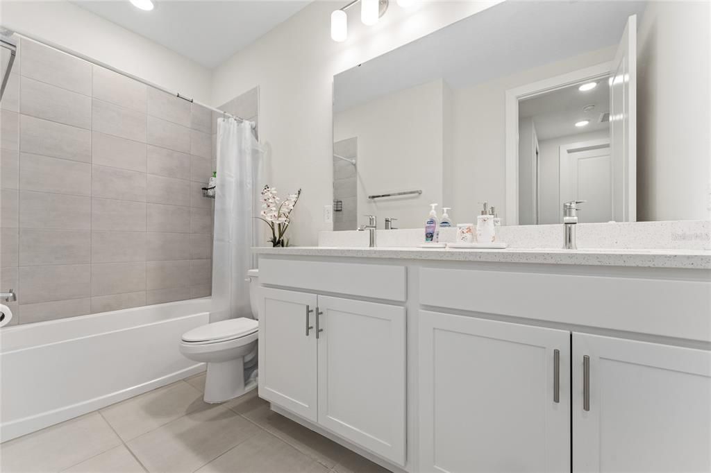 For Rent: $3,200 (3 beds, 2 baths, 1964 Square Feet)