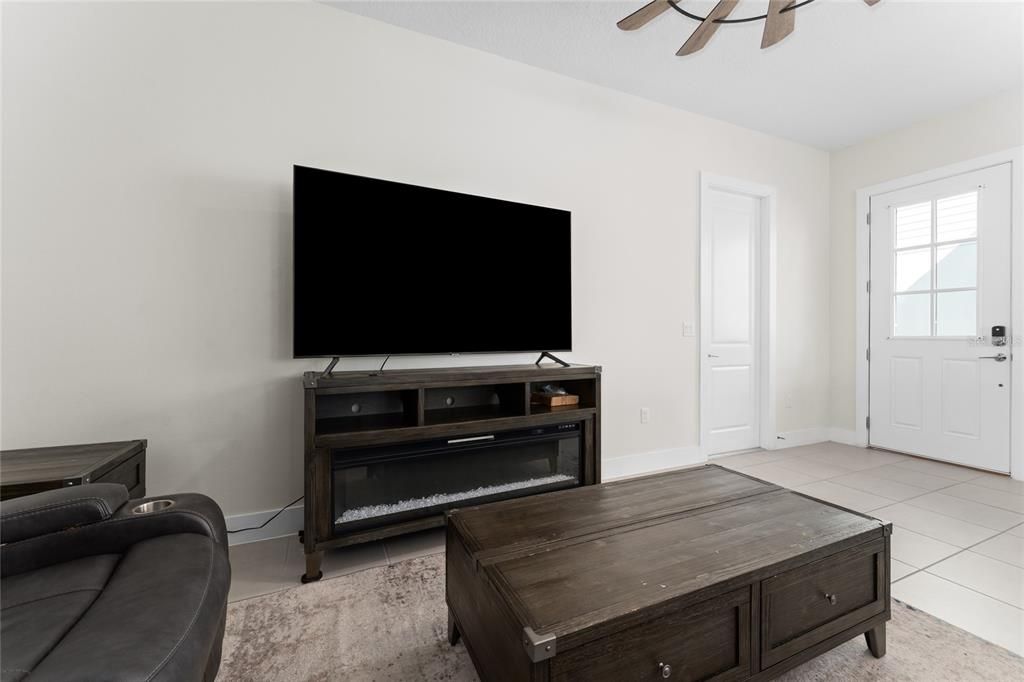For Rent: $3,200 (3 beds, 2 baths, 1964 Square Feet)