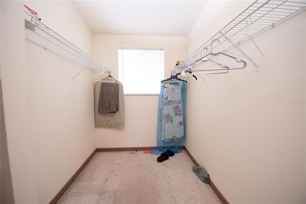 For Sale: $319,900 (3 beds, 2 baths, 1200 Square Feet)