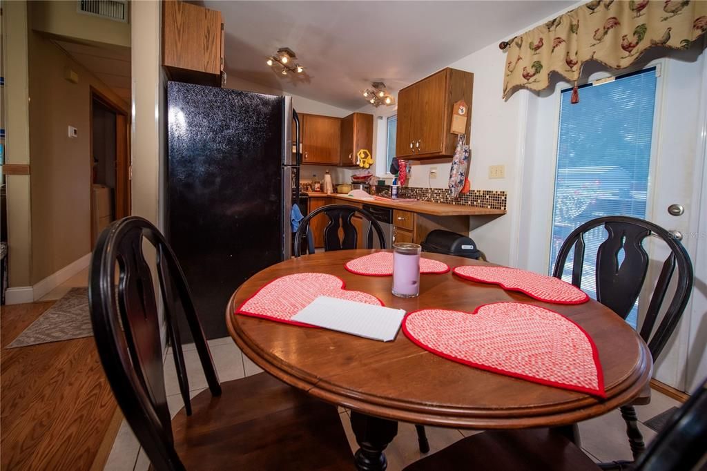 For Sale: $319,900 (3 beds, 2 baths, 1200 Square Feet)