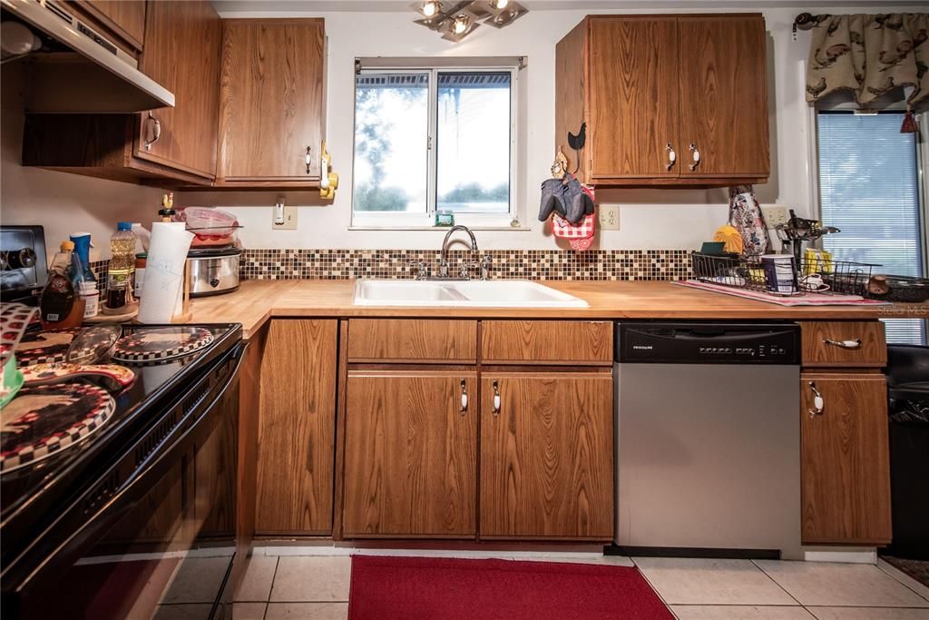 For Sale: $319,900 (3 beds, 2 baths, 1200 Square Feet)