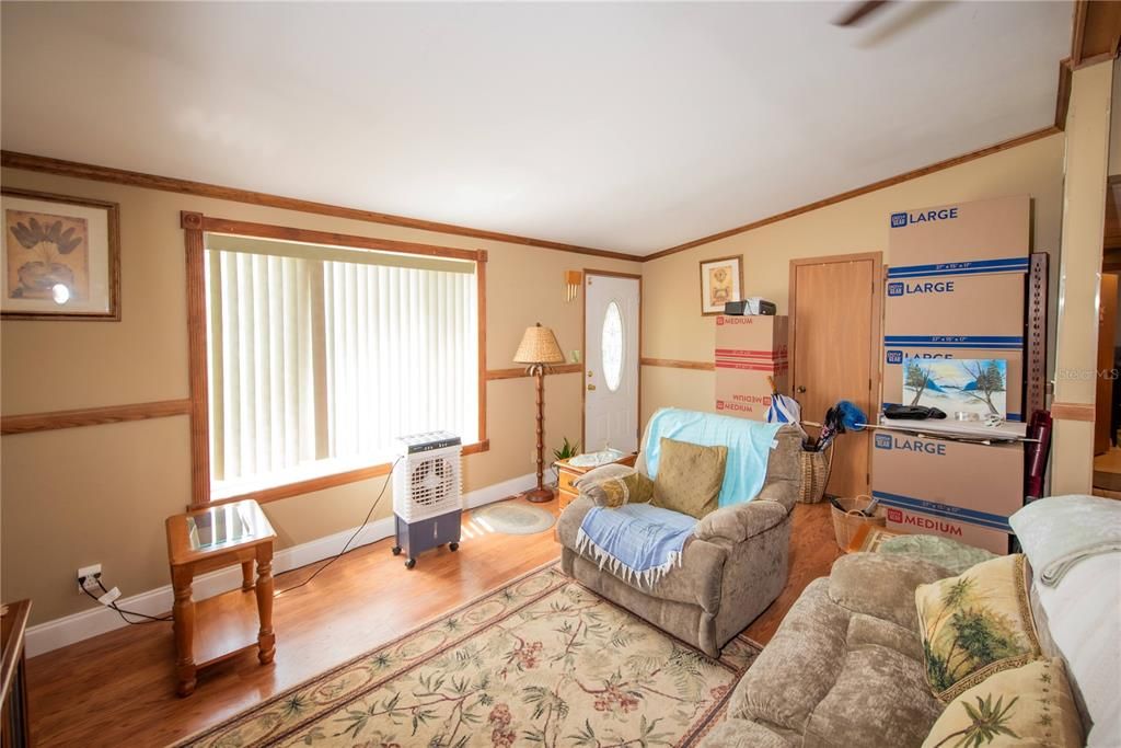 For Sale: $319,900 (3 beds, 2 baths, 1200 Square Feet)