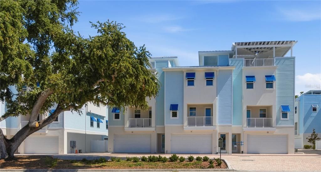 For Sale: $1,299,000 (3 beds, 2 baths, 2615 Square Feet)