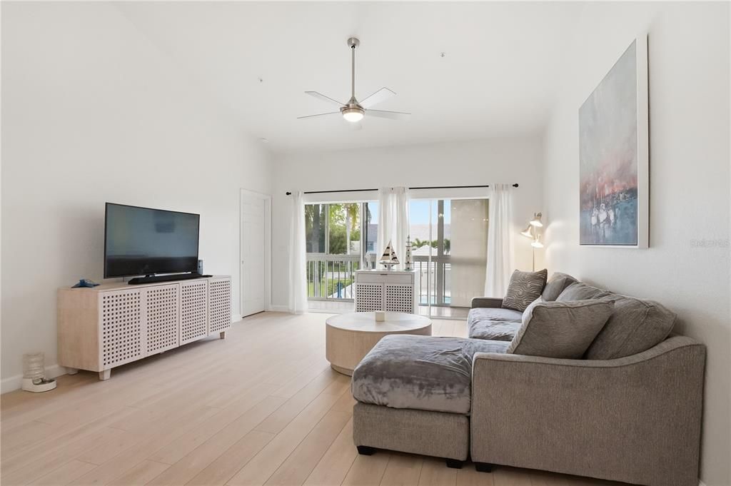 For Sale: $232,000 (2 beds, 2 baths, 1346 Square Feet)