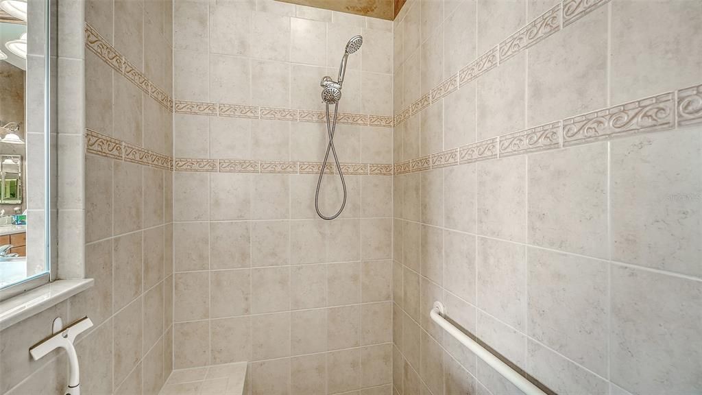 En Venta: $749,900 (2 camas, 2 baños, 2489 Pies cuadrados)