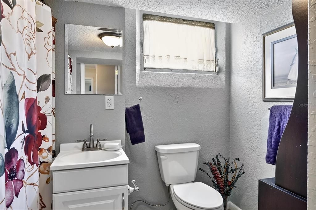 Activo con contrato: $349,900 (4 camas, 3 baños, 2342 Pies cuadrados)