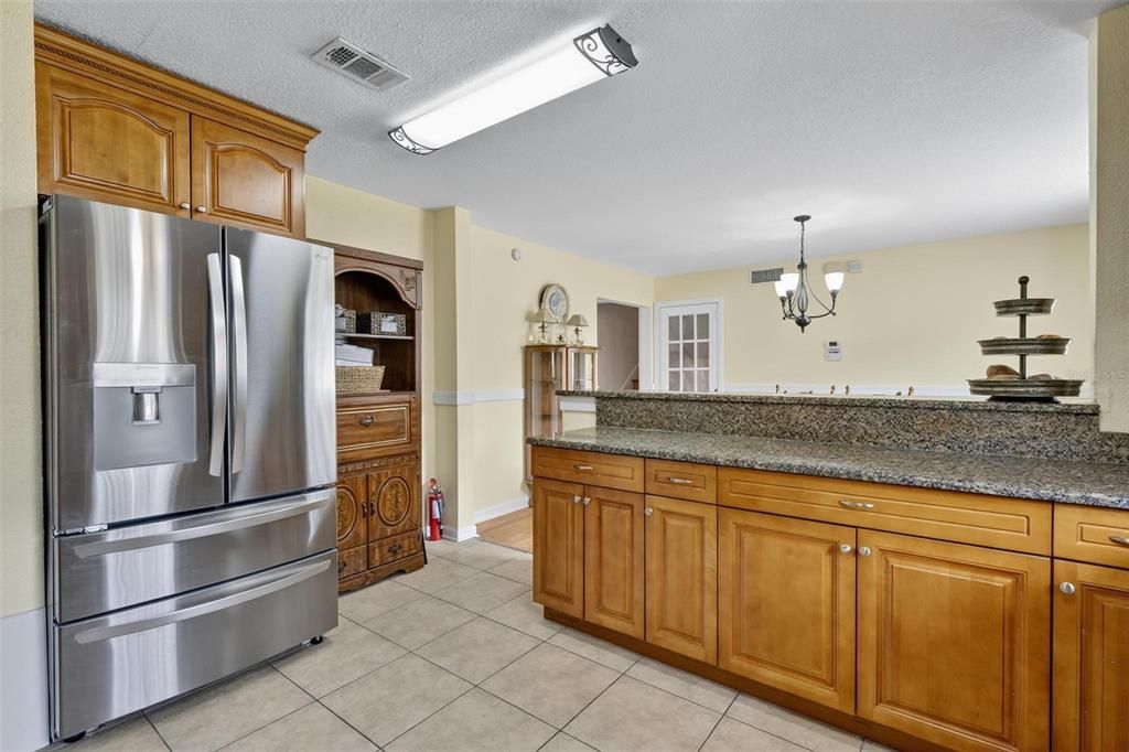 Activo con contrato: $349,900 (4 camas, 3 baños, 2342 Pies cuadrados)