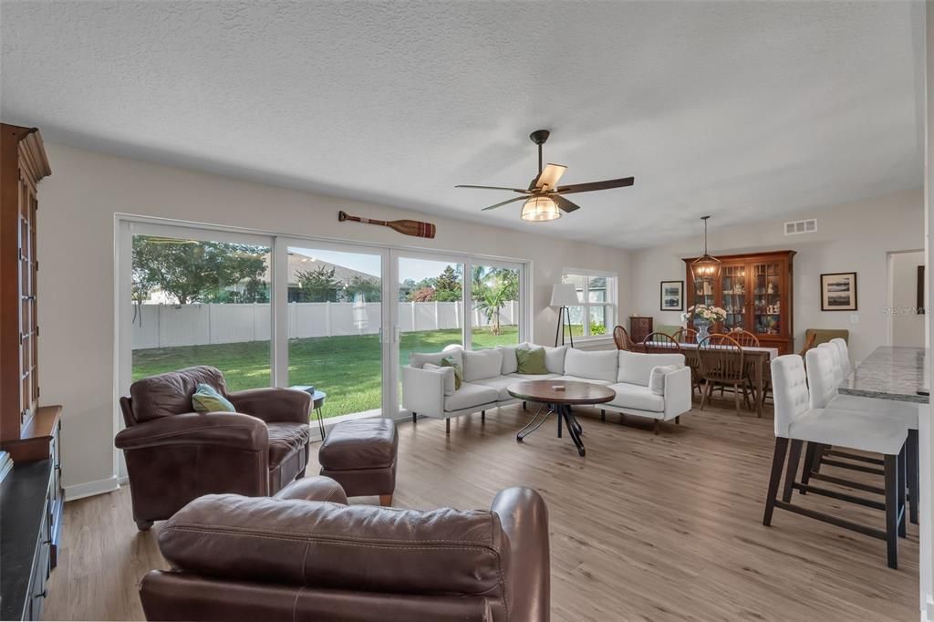 En Venta: $729,000 (5 camas, 3 baños, 2495 Pies cuadrados)