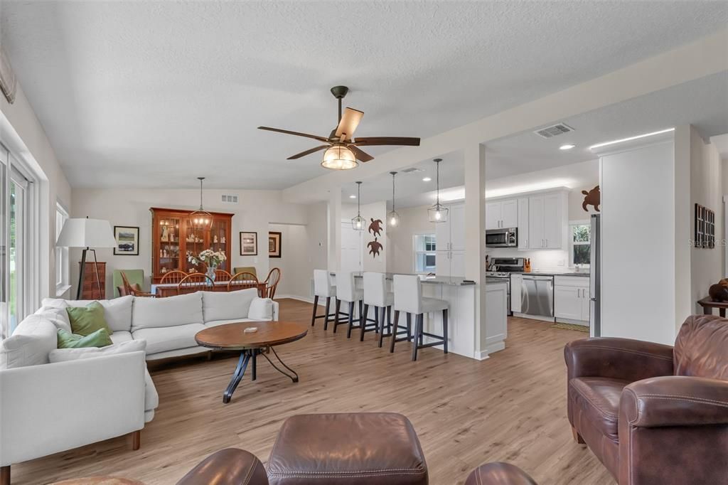 En Venta: $729,000 (5 camas, 3 baños, 2495 Pies cuadrados)