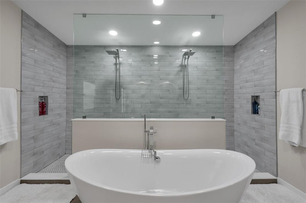 En Venta: $729,000 (5 camas, 3 baños, 2495 Pies cuadrados)