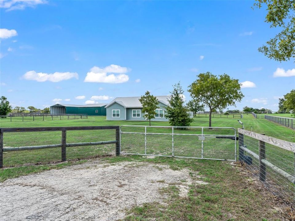 For Sale: $595,000 (3 beds, 2 baths, 1485 Square Feet)